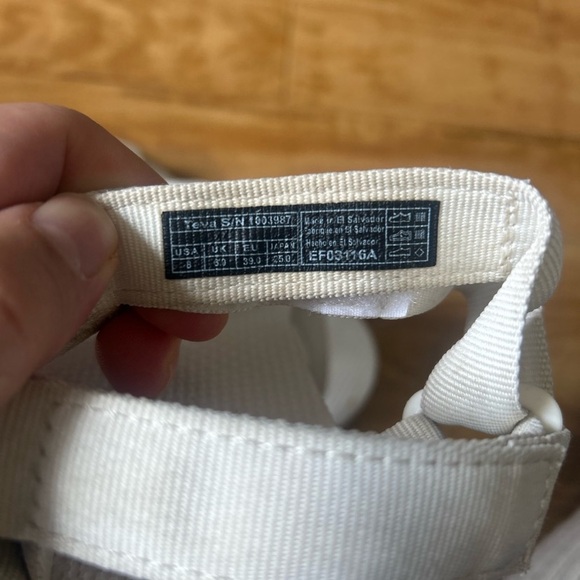 Teva sandal size 8 - Picture 5 of 8